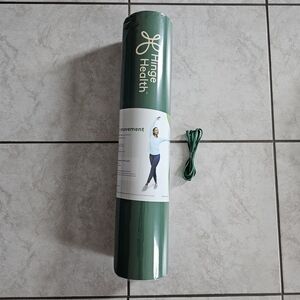Hinge Health Green Exercise Yoga Mat 0.25" Thick with Carry Strap